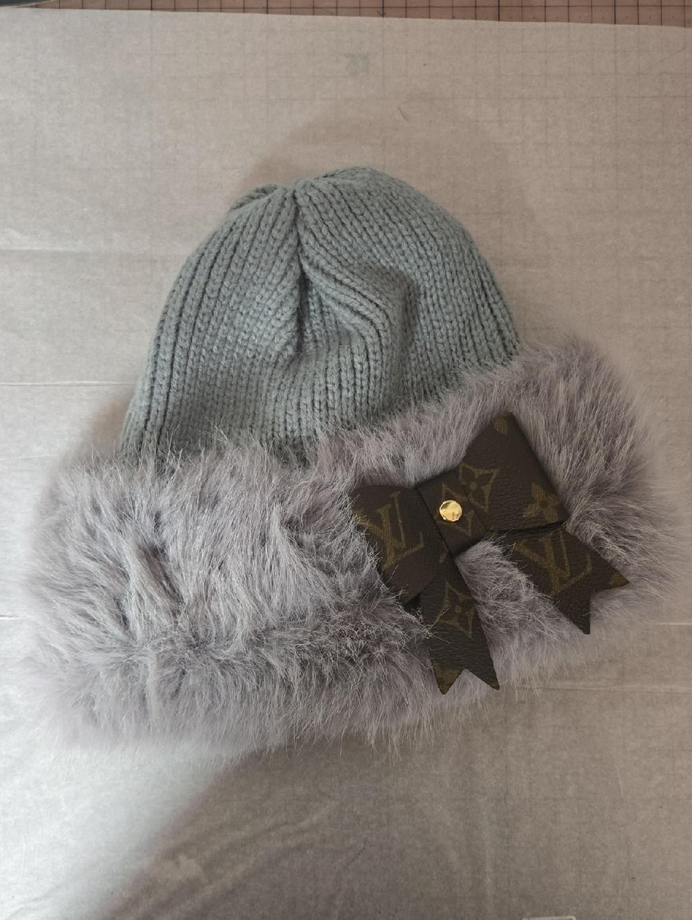 Gray Knit Beanie with Faux Fur Trim and Decorative Bow